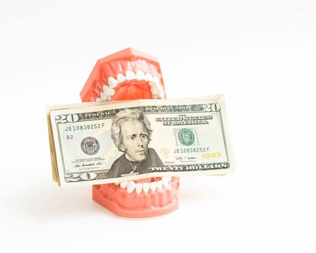 Set of dentures holding cash
